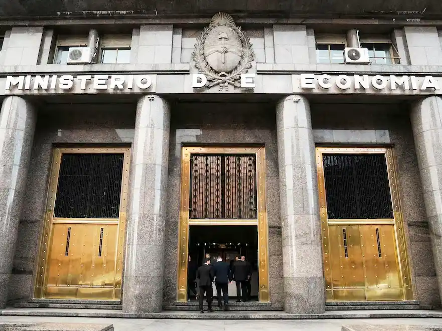 El Gobierno enfrenta vencimientos por casi $10 billones y hay expectativas por las tasas