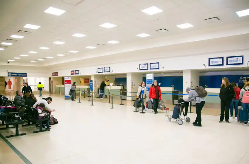 Arribará este domingo el primer vuelo a Mar del Plata con la pista ya reparada