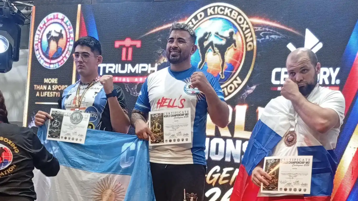 "La Parka" Bernal, en lo más alto del podio de Full Contact, en Cartagena