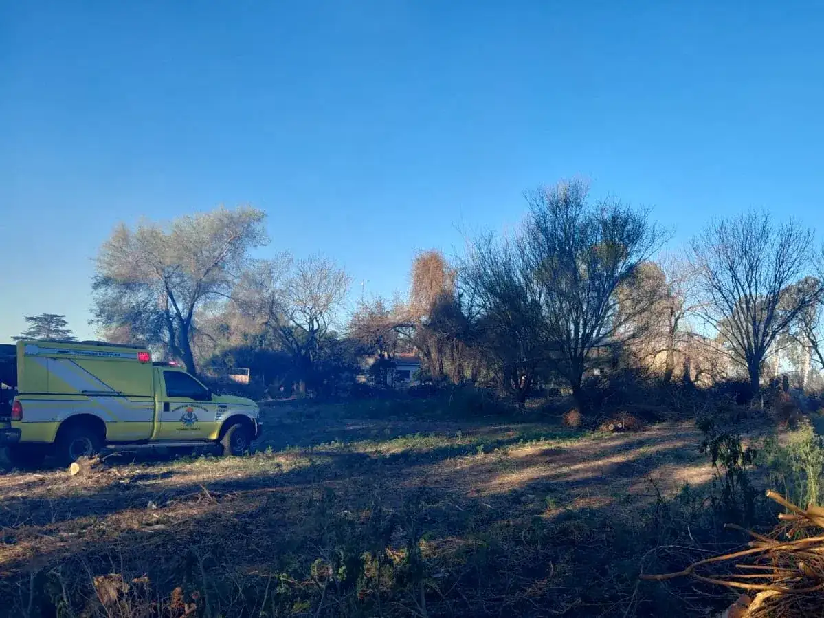 El incendio de pastizales se registró en calle Sarmiento, entre Patricio Boyle y calle 120. Crédito: Bomberos de Venado Tuerto.