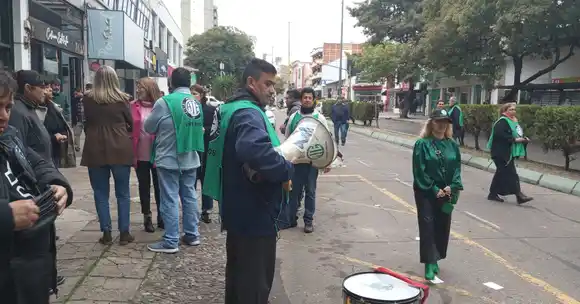 Salud en pie de protesta: sentada en el Ministerio y marcha a Casa de Gobierno por salarios y horas extras recortadas