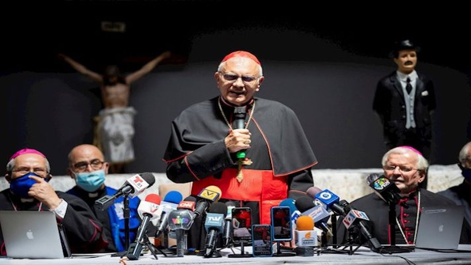 “Informar toca la llaga de intereses y para eso se necesita libertad”, las palabras del cardenal Porras por el Día del Periodista