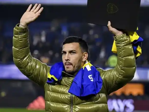 Boca le abre el corazón a Paredes: bienvenida multitudinaria en La Bombonera