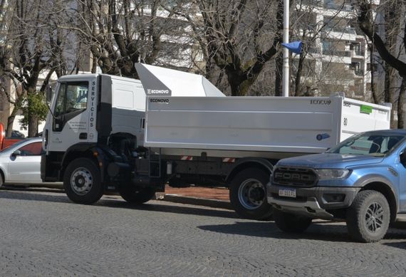 El Municipio de Tandil adjudicó la compra de un nuevo camión volcador para obras urbanas