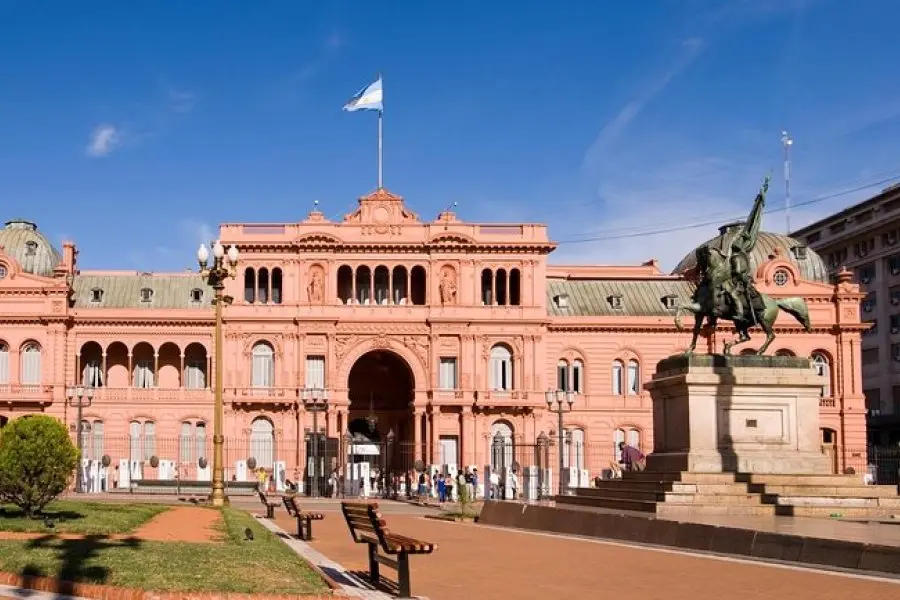 La Casa Rosada negocia contrarreloj con Brasil para que no abandone la custodia de la dependencia oficial