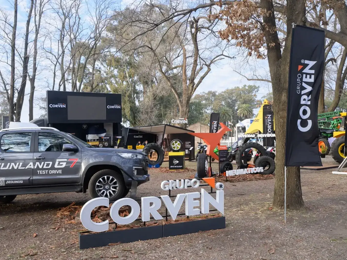 Stand al aire libre de Grupo Corven en la edición de 2025. Foto: SRVT