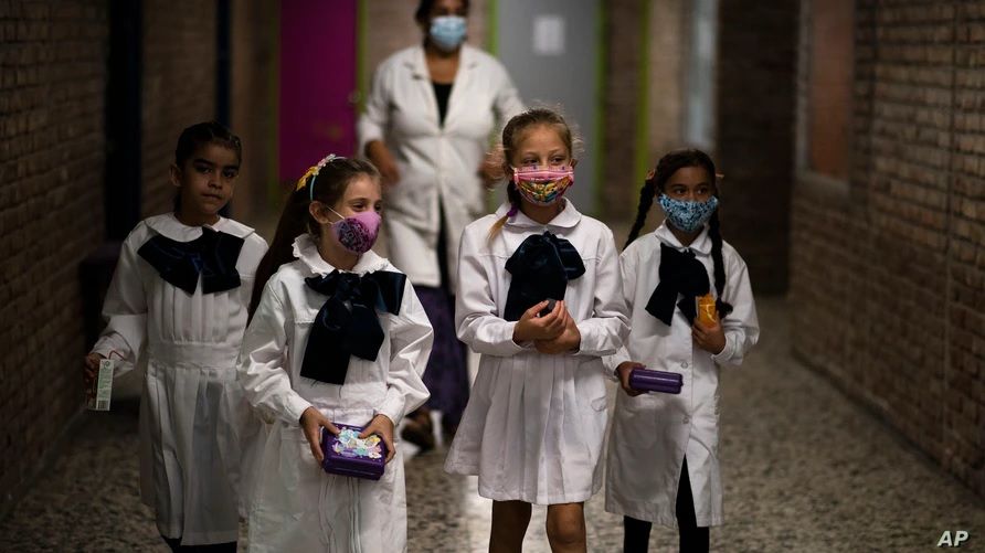 Regreso de los niños a las aulas: preocupación latente en América Latina