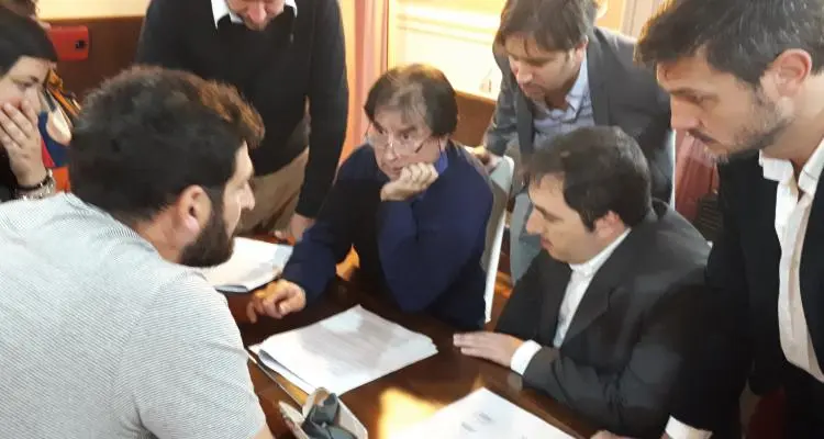 Emergencia laboral: La oposición cedió y sólo aprobaron suspensión del cobro de tasas para despedidos