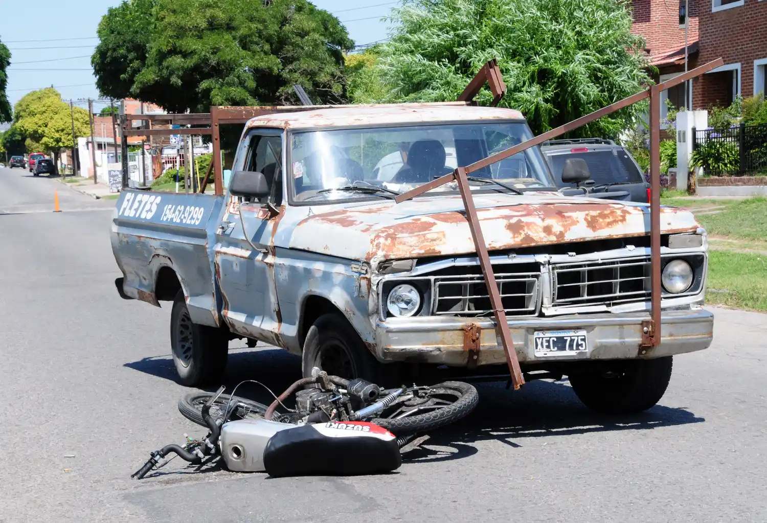 Dos jóvenes hospitalizados tras protagonizar sendos accidentes en motos