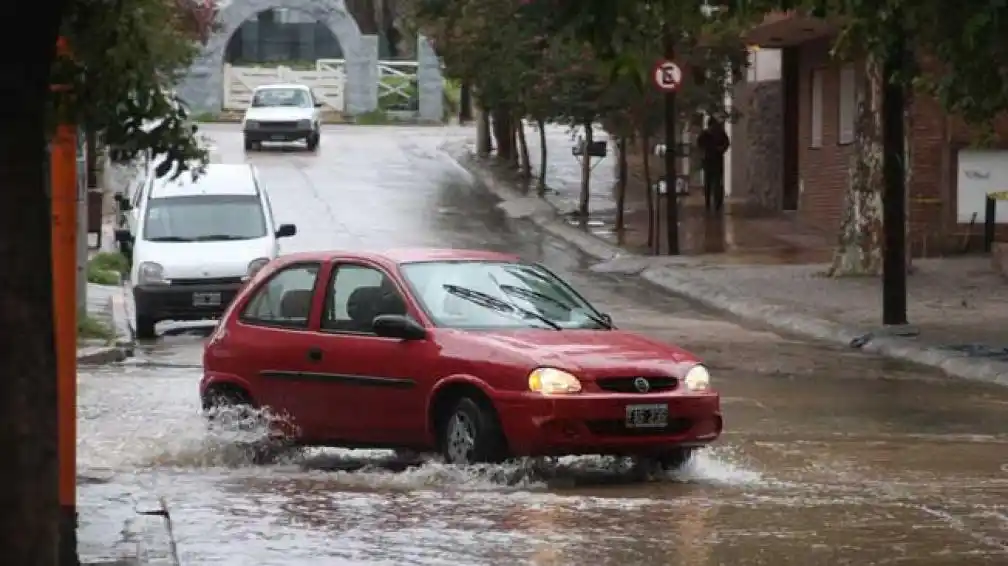 Corte de calles y evacuados por fuerte temporal en el sudoeste de la Provincia