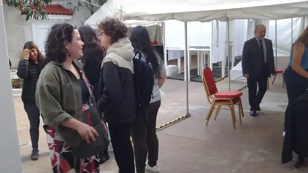 Los argentinos votan en el exterior: buena concurrencia en Madrid y demoras en otros consulados