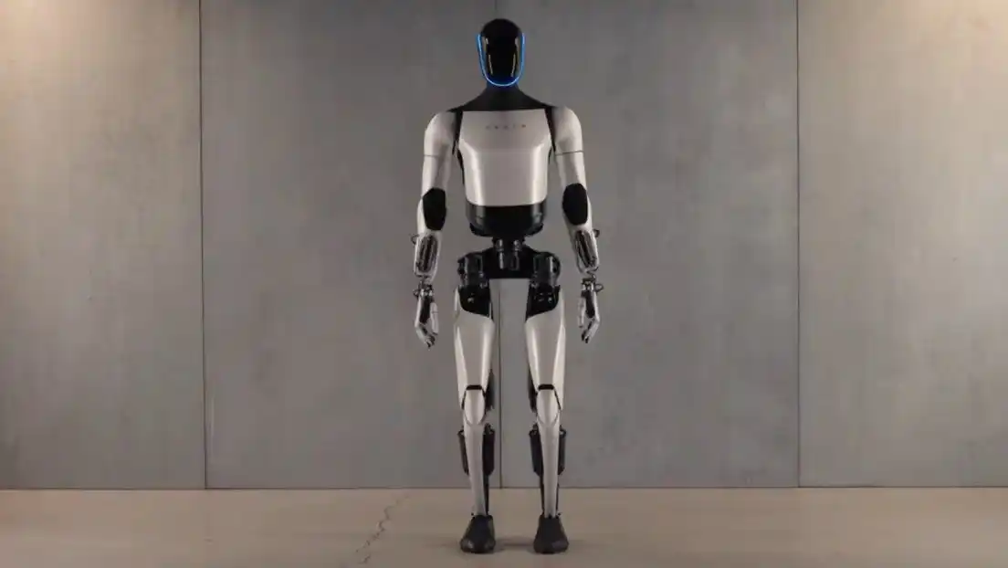 Tesla presenta NUEVA VERSIÓN de su robot humanoide (+VIDEO)