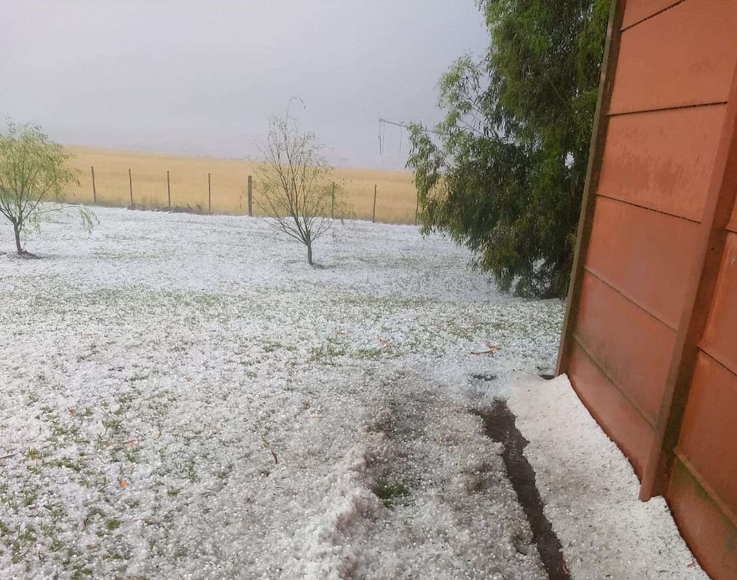 Una fuerte granizada se registró en la zona del Instituto Arana por la Ruta 226