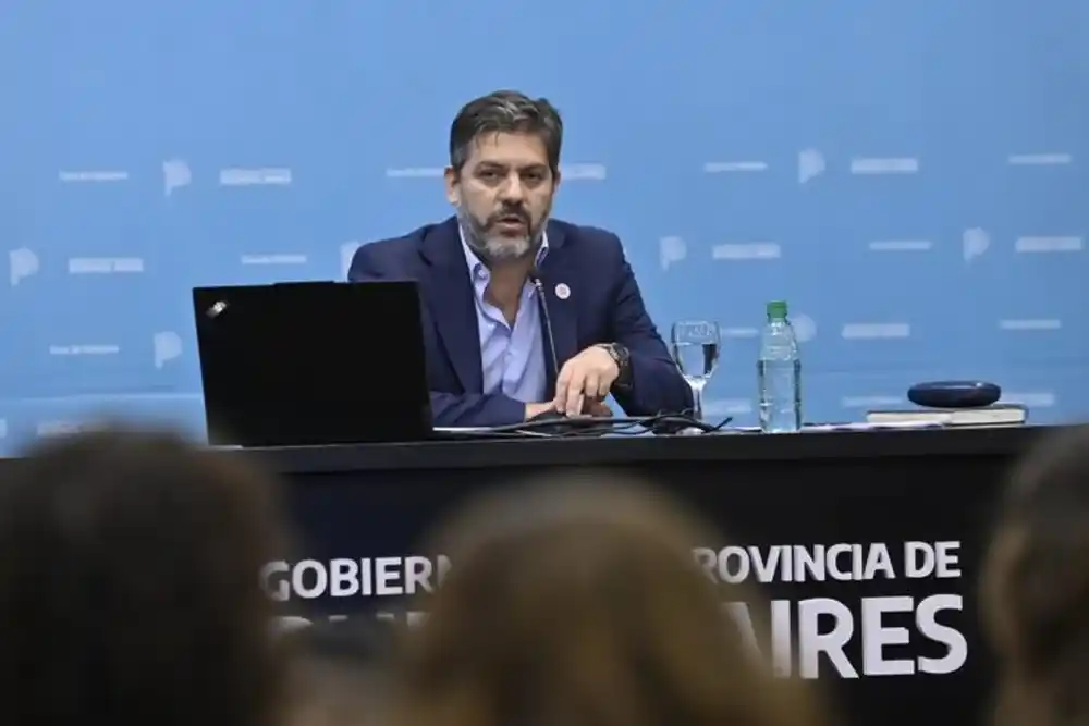 El ministro de Gobierno bonaerense, Carlos Bianco, en conferencia de prensa