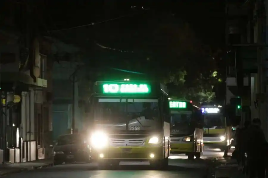 Por falta de pagos, organizaron un paro total de colectivos en el interior del país: ¿cuándo será?