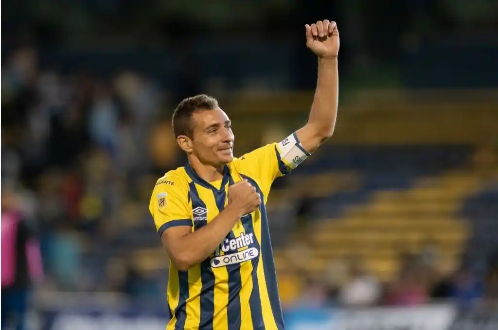 Distinguen a Marco Ruben por ser el máximo goleador del fútbol de Rosario