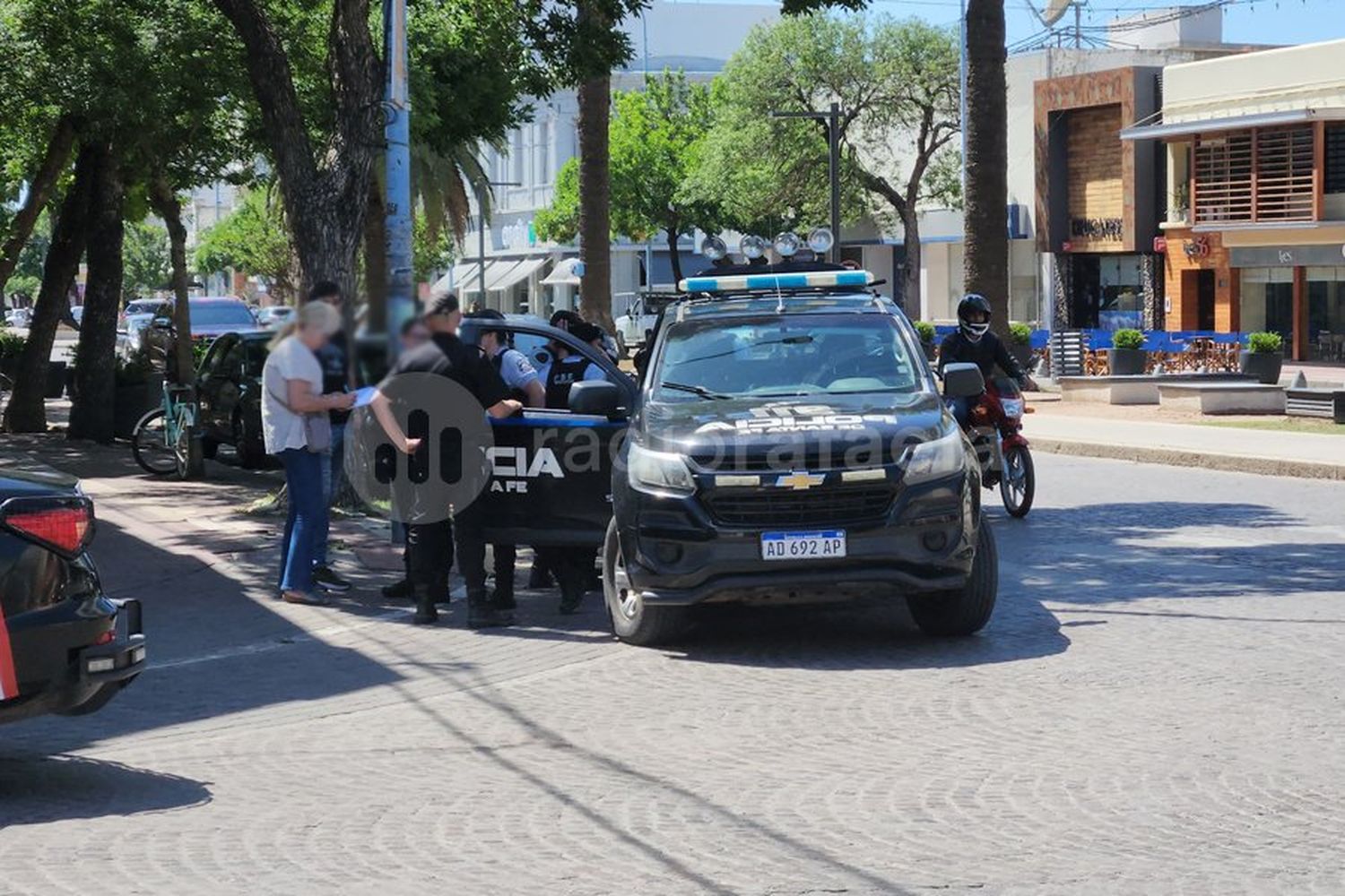 Otra vez, dos lavacoches: los atraparon con una réplica de un arma de fuego