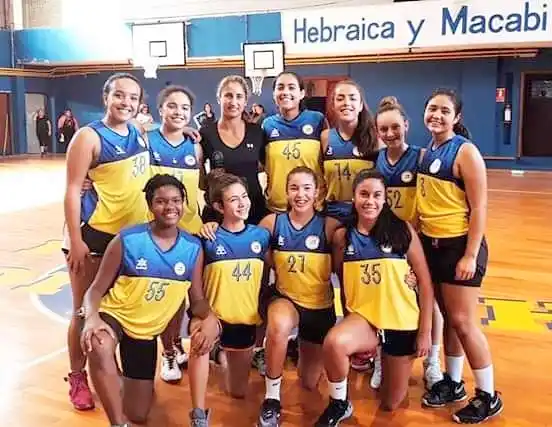 Visita internacional de básquetbol