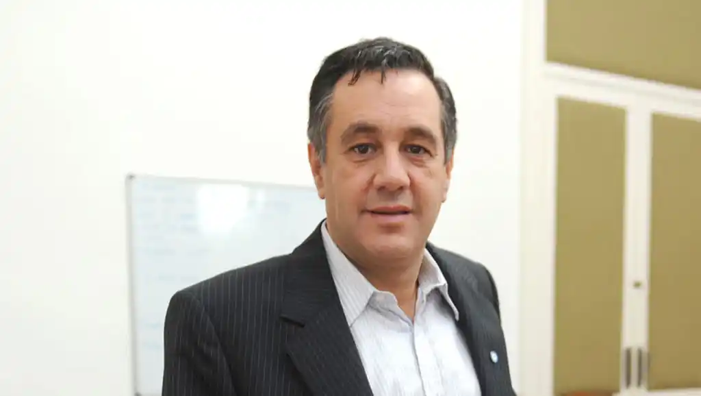 Finocchiaro disparó contra los docentes y los acusó de vaciar la escuela pública