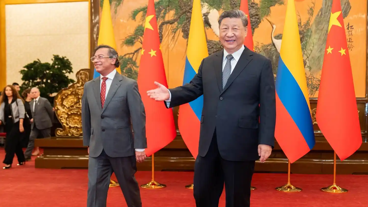 La Ruta de la Seda. acuerdo entre Petro (izq.) y Xi Jinping (der.)