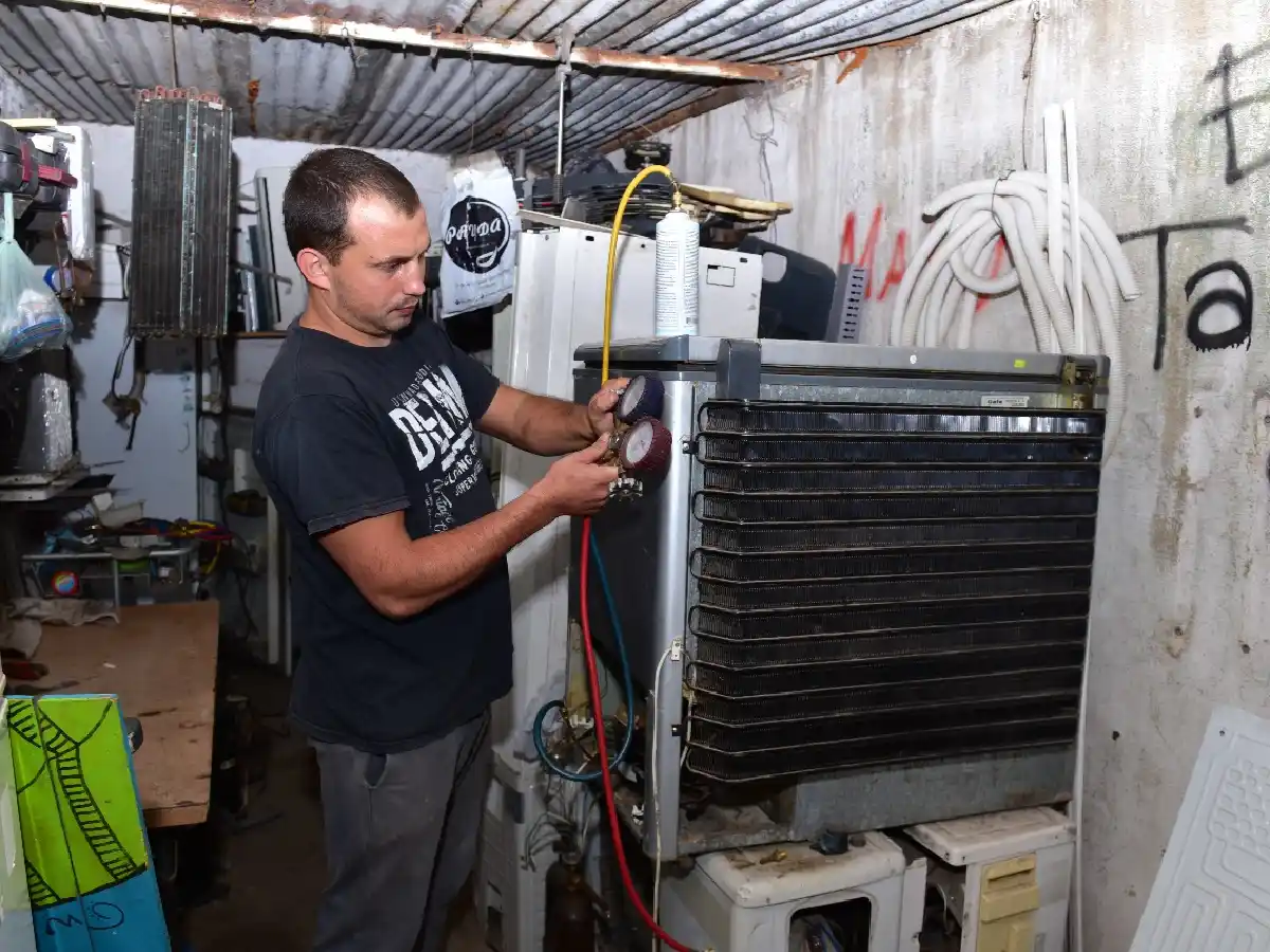 Más trabajadores “esenciales”  volvieron para atender urgencias     