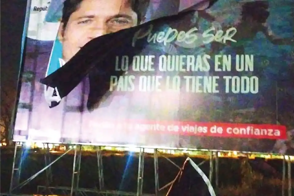 La Plata: UxP presentó una denuncia penal por la destrucción de cartelería de Julio Alak