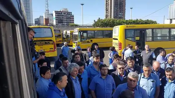 Vicente López: Pasajero le dio cinco puñaladas a un colectivero de la línea 203 y está de paro