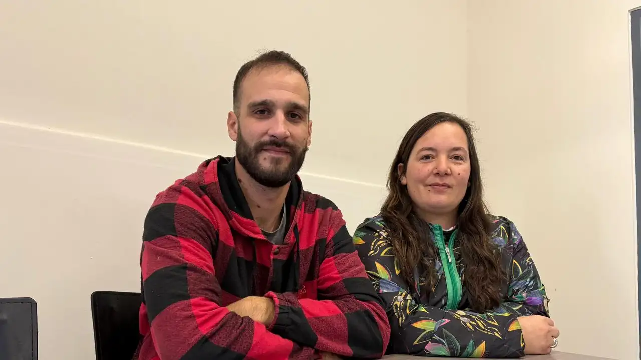 Lautaro Lanusse y Dana Valente Ezcurra, parte del equipo Hábitat y Derecho a la Ciudad  la Facultad de Ciencias Humanas de la Unicen.