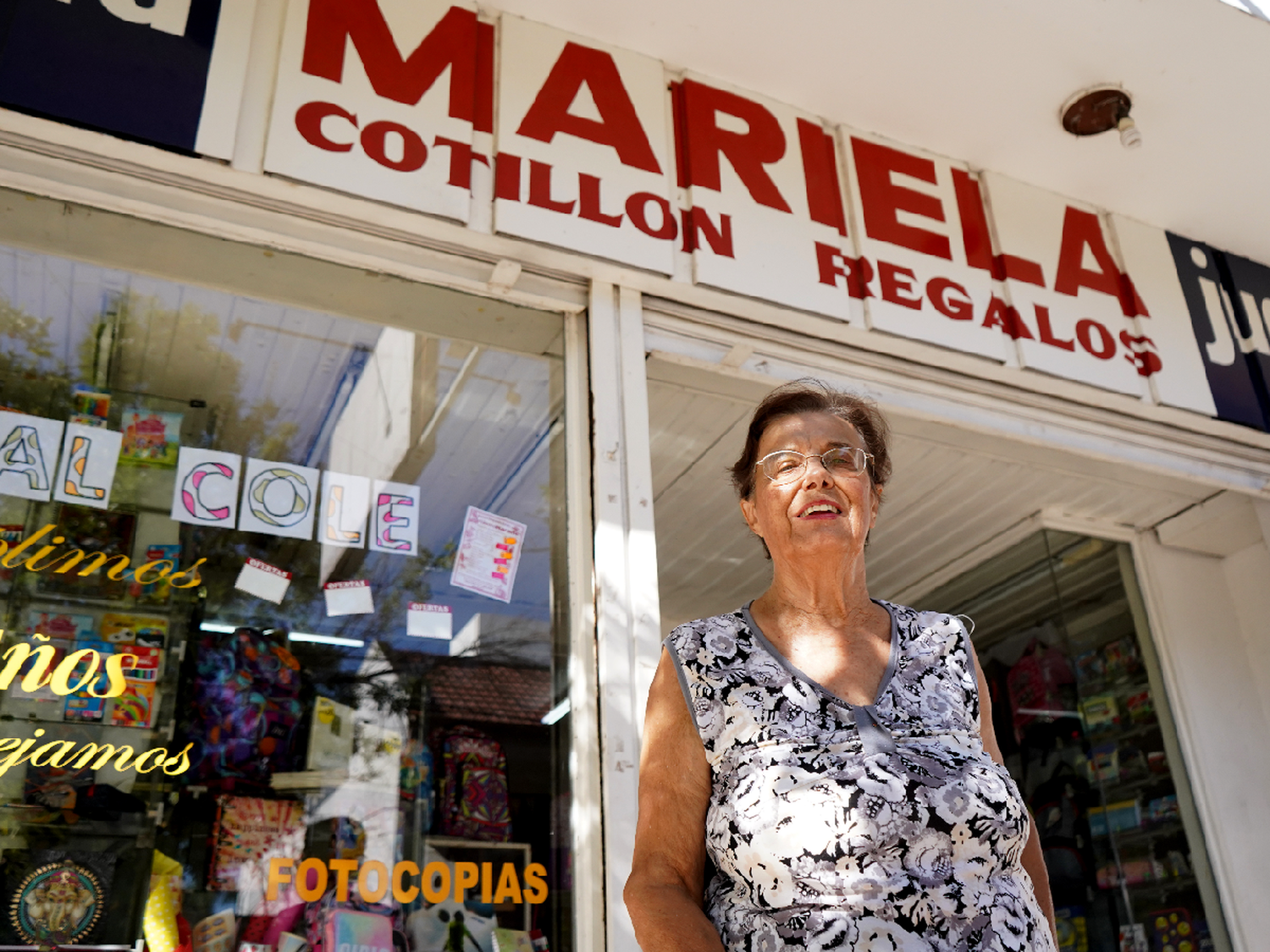 Entre mapas, figuritas y souvenirs: Librería  Mariela cumple medio siglo de vida