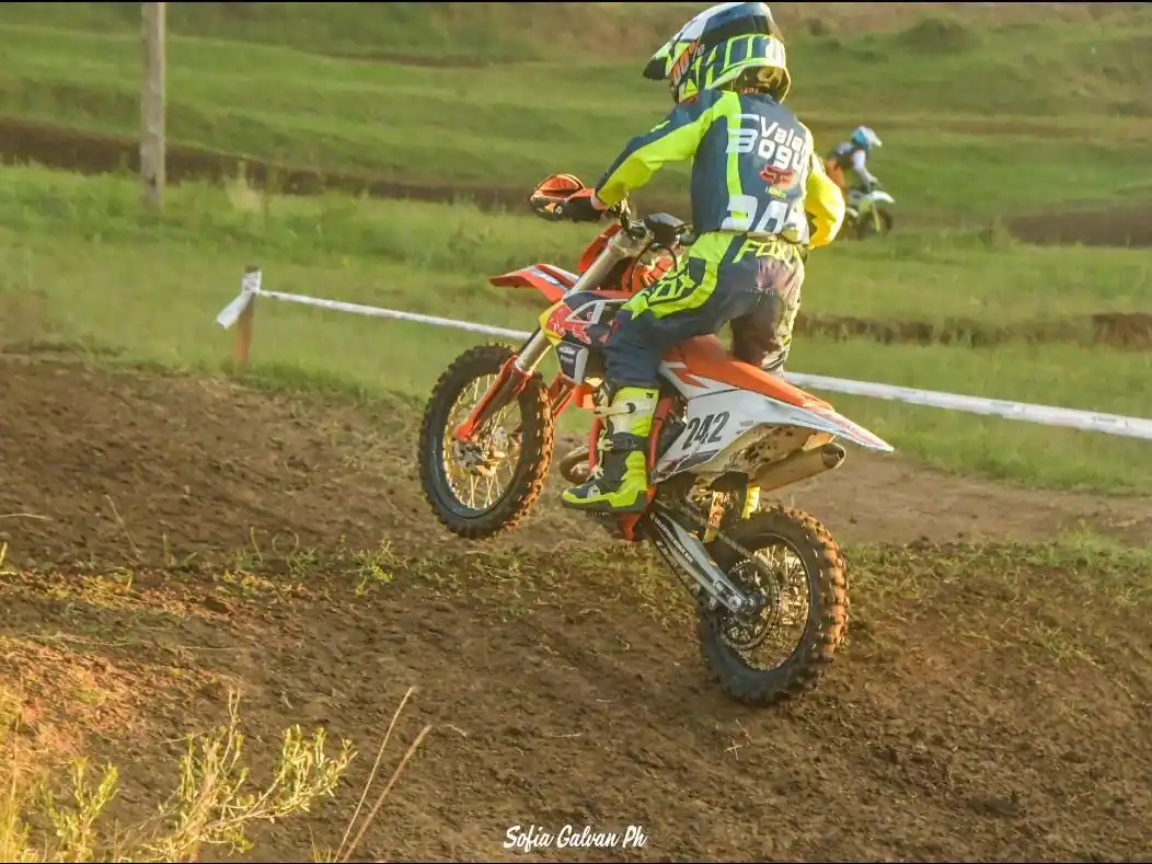 Valentino Bogue brilló en el Nocturno de Motocross de Colón