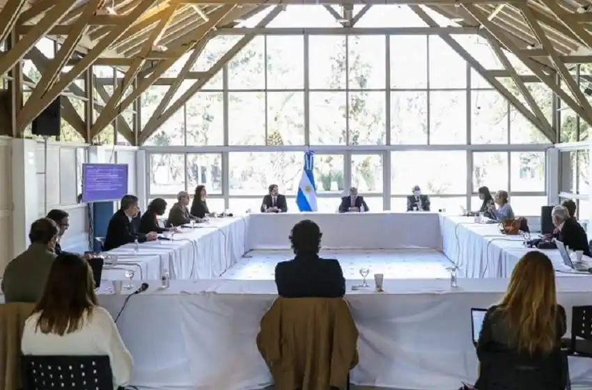 Fernández recibió al comité de expertos y les agradeció «la ayuda y su esfuerzo» durante la pandemia