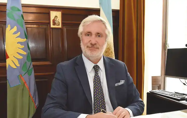 Dr. Julio Conte-Grand.