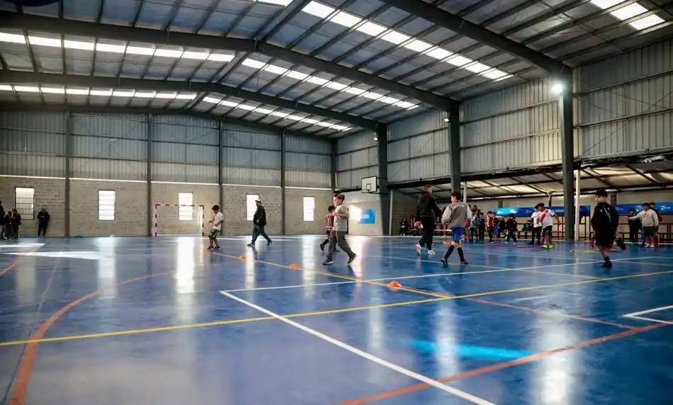 Achával y Peralta inauguraron el cerramiento del Club Municipal Peruzzotti