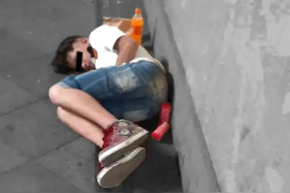 El niño que duerme en la calle y el Intendente abandonó