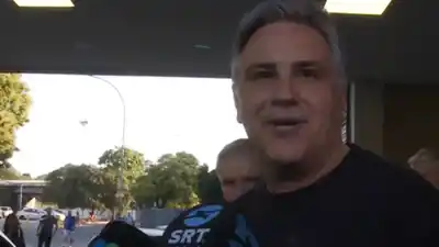 Llaryora recibió el alta tras ser operado con éxito de una hernia epigástrica