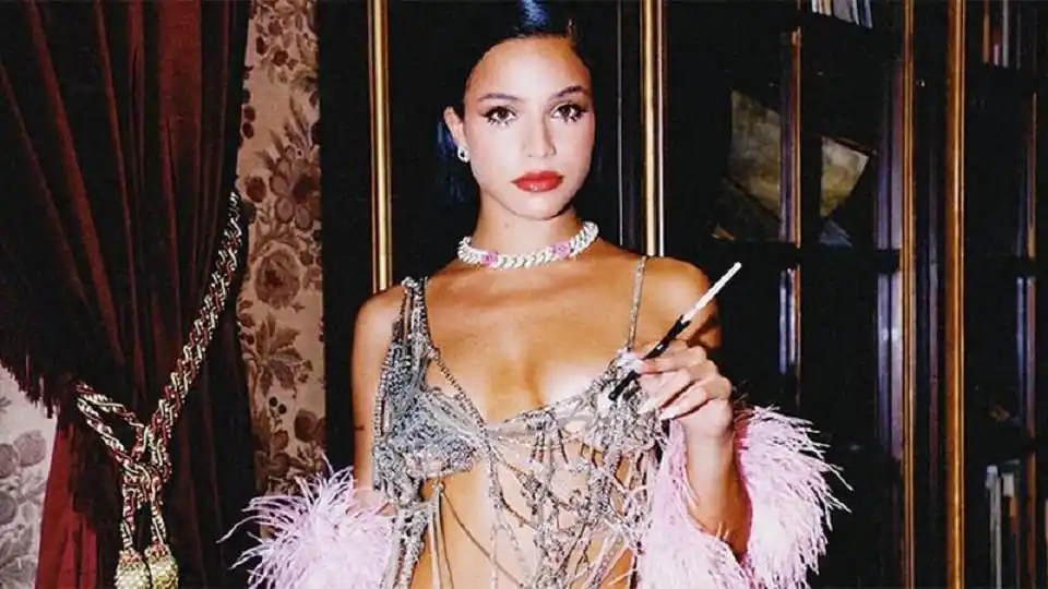 Emilia mostró en detalle uno de los looks del videoclip «La Chain»