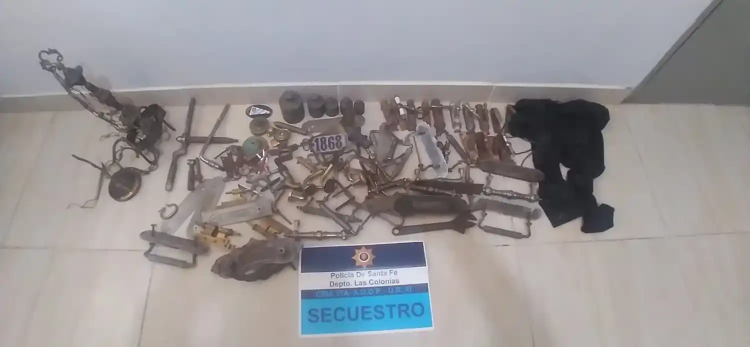 Violentaron la puerta de una carpintería para llevarse herramientas y varios objetos de bronce