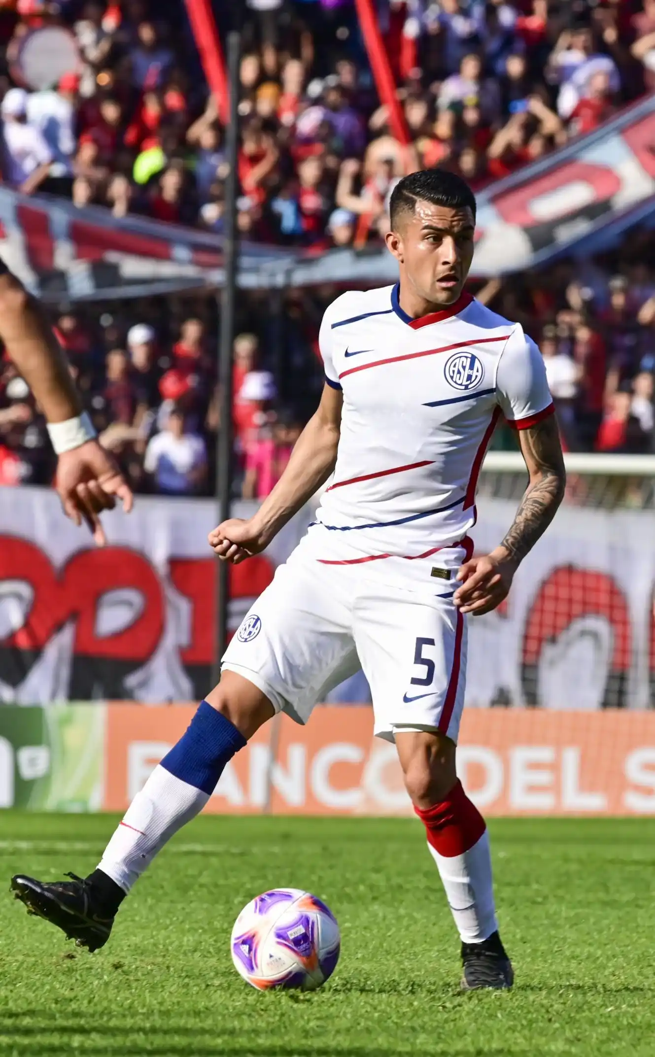 Méndez es uno de los mediocampistas de San Lorenzo.