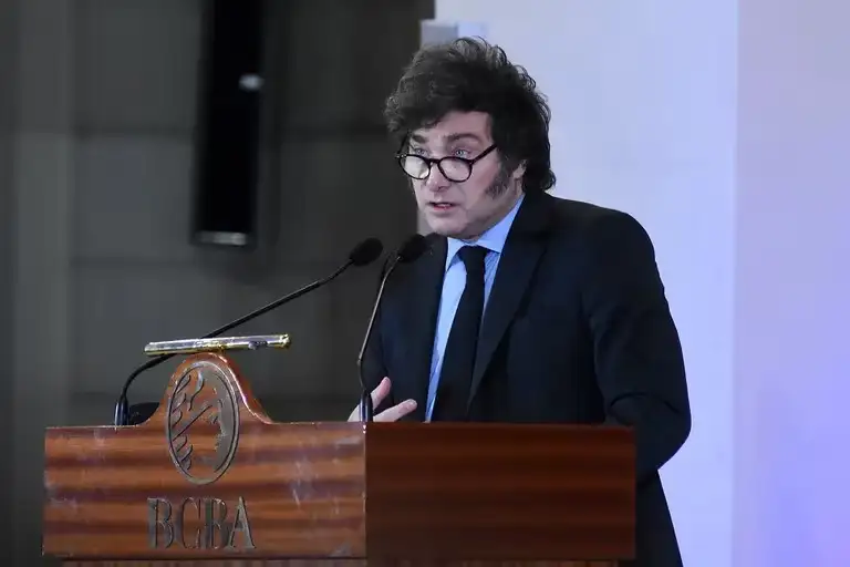 “Con los degenerados fiscales queriendo gastar como locos, el mercado nos pasó la factura“, sostuvo.