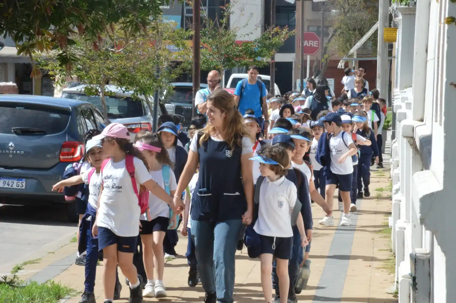Junto a los profesores, los alumnos disfrutaron de la experiencia.