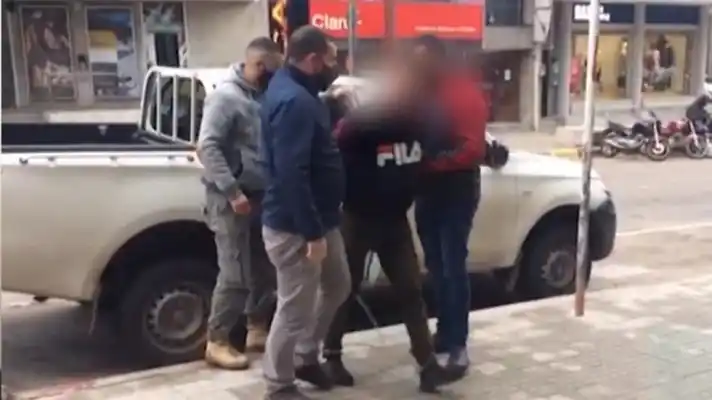 VIOLÓ a su prima, la asesinó y luego la enterró en una fosa