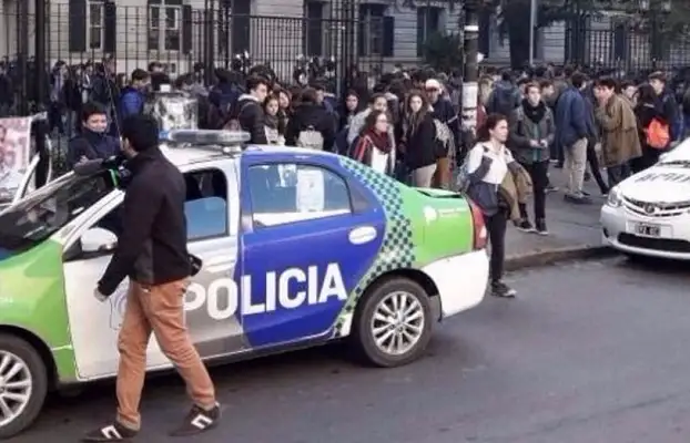 La Plata: Alumna de 15 años se disparó en la cabeza dentro del aula