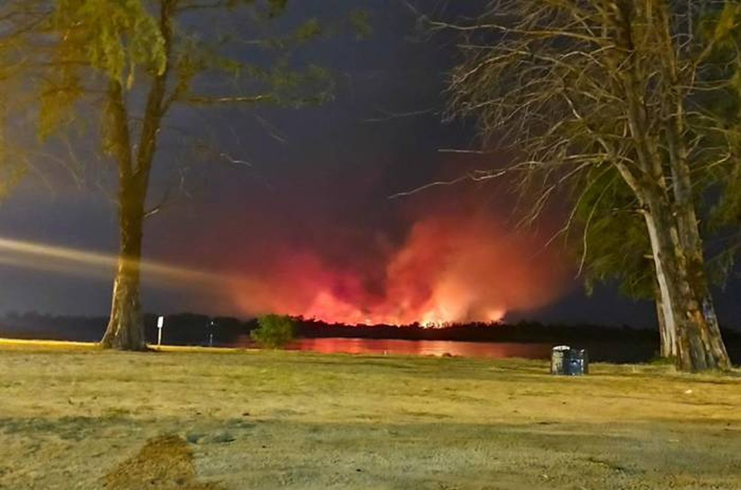 El incendio de la Isla Puente afecta uno de los inmuebles  de José Allende