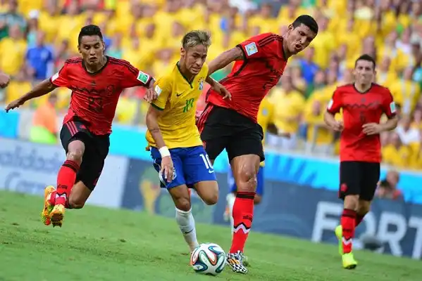 Brasil no pudo con un duro México que casi se lo gana sobre el final 