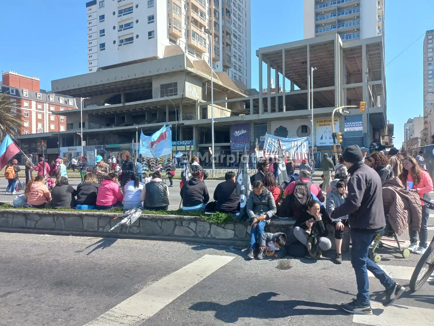 La manifestación se ubicó con corte parcial del tránsito en Patricio Peralta Ramos y Buenos Aires y desde Luro hasta Bolívar.