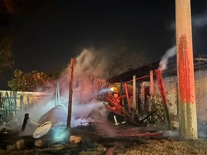 Incendio en una vivienda de madera