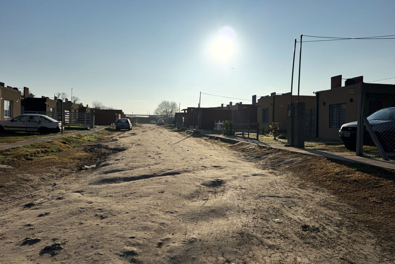 84 viviendas calles abiertas pilares de luz