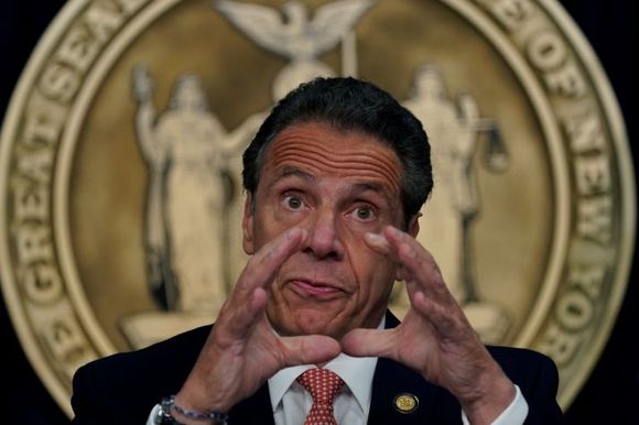 ESCÁNDALO en Nueva York tiene al gobernador pendiendo de un hilo
