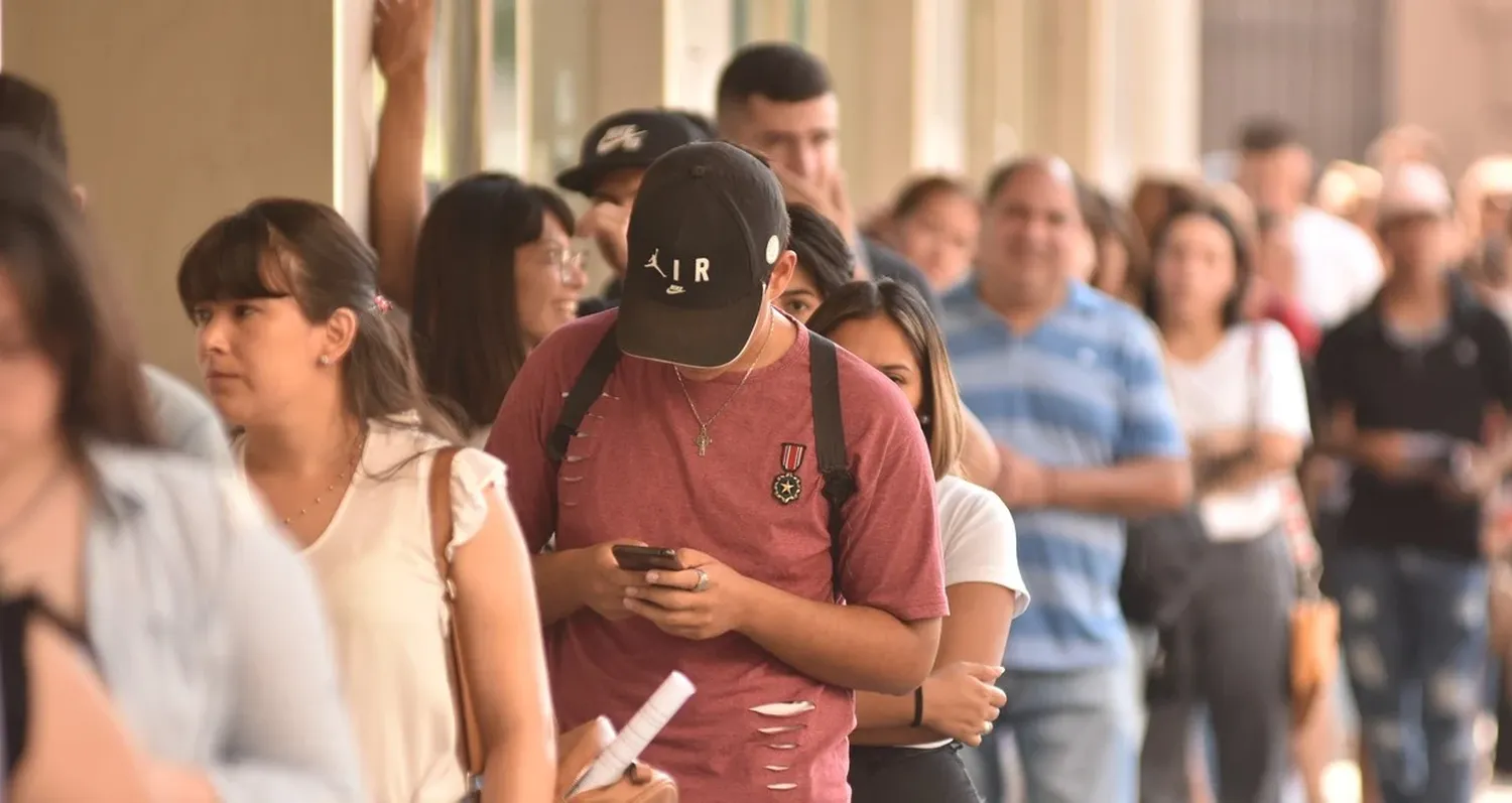 Según el Indec, en 2022 un total de 1.811.923 personas se ubicaba dentro de la “población económicamente no activa” de Santa Fe. Foto: Mauricio Garín.