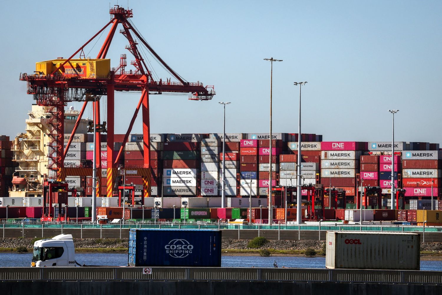 GOLPE AL COMERCIO: Entra en vigor el arancel del 10% de Trump a las importaciones de EE.UU.